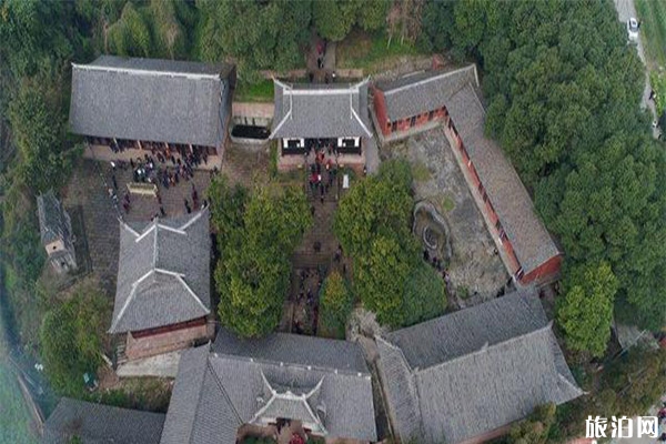 峨嵋大庙飞来殿