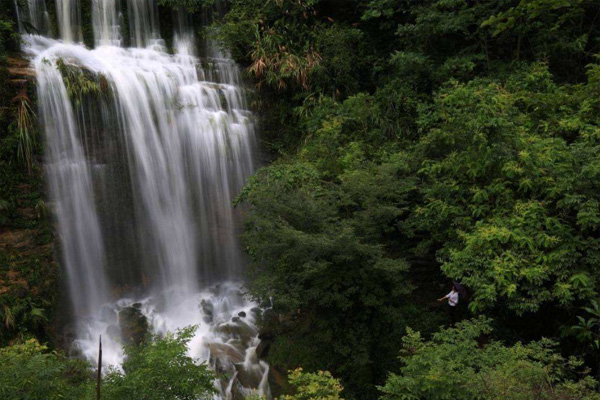 船山飞瀑