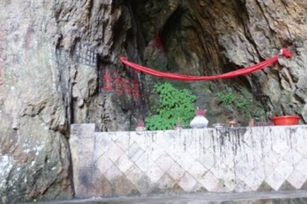 龙鼻洞