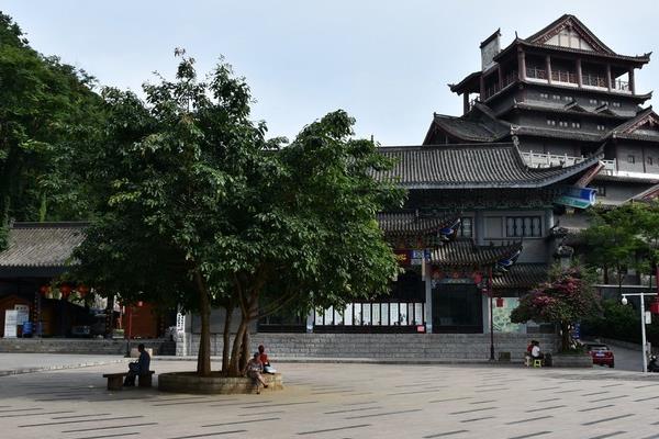 黔西南穿云洞公园